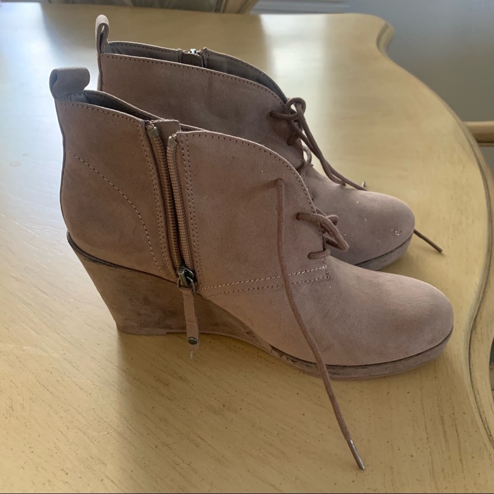 NWT DV Light Taupe Booties. Size 8.5